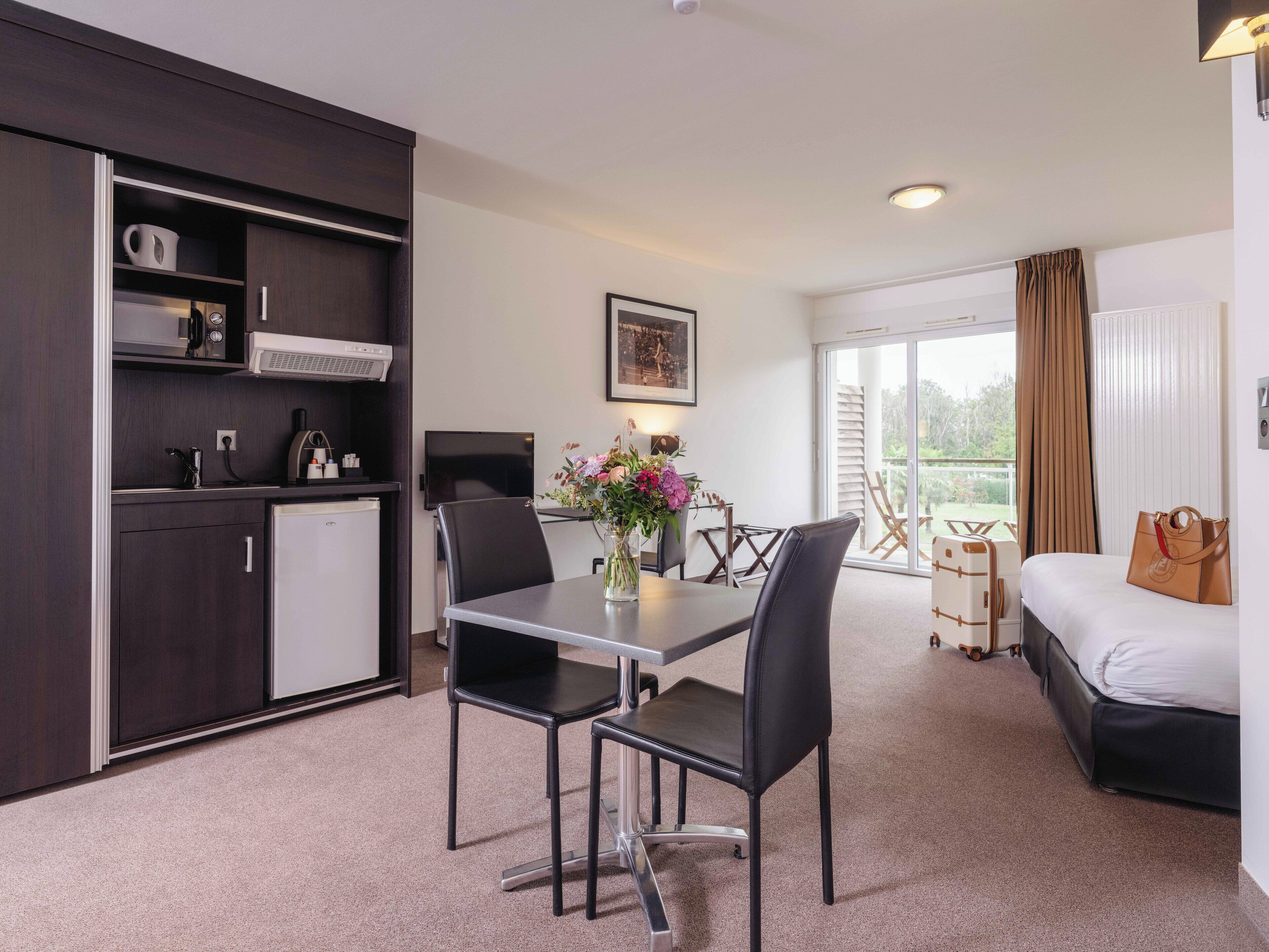 deluxe studio | private kitchen | fridge, microwave, stovetop, electric kettle