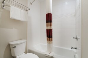 Kostenlose Toilettenartikel, Handtücher
