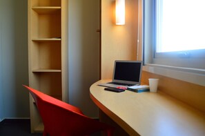 In-room safe, desk, iron/ironing board, free WiFi - Ibis Los Mochis (Los Mochis)