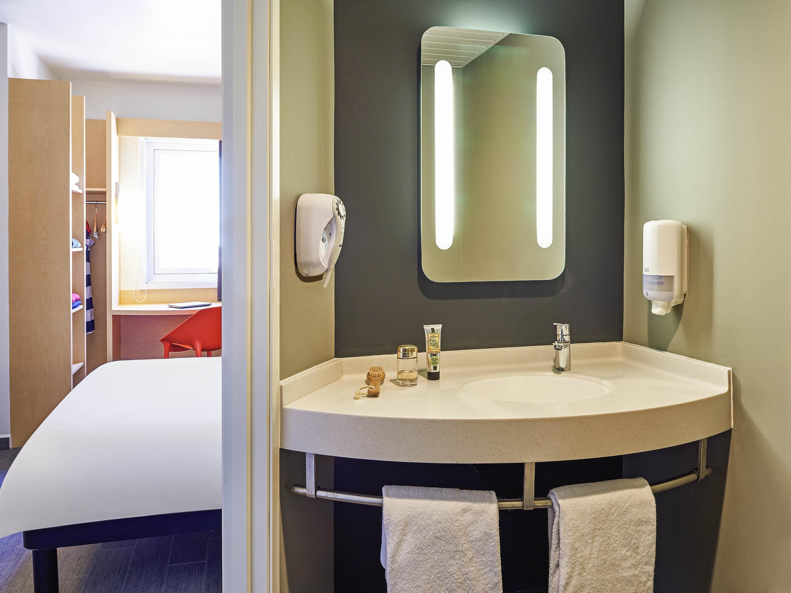 Standard Double Room, 1 Double Bed | In-room safe, desk, iron/ironing board, free WiFi