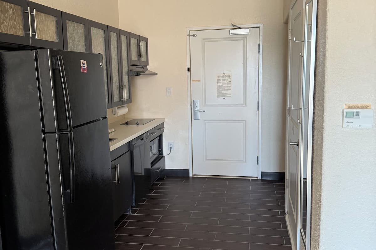 fridge, microwave, coffee/tea maker