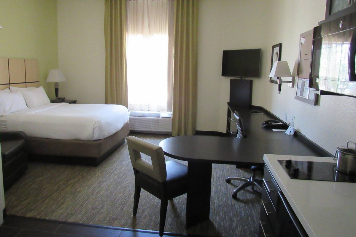 Studio Suite, 2 Queen Beds | Iron/ironing board, WiFi (free), bed sheets