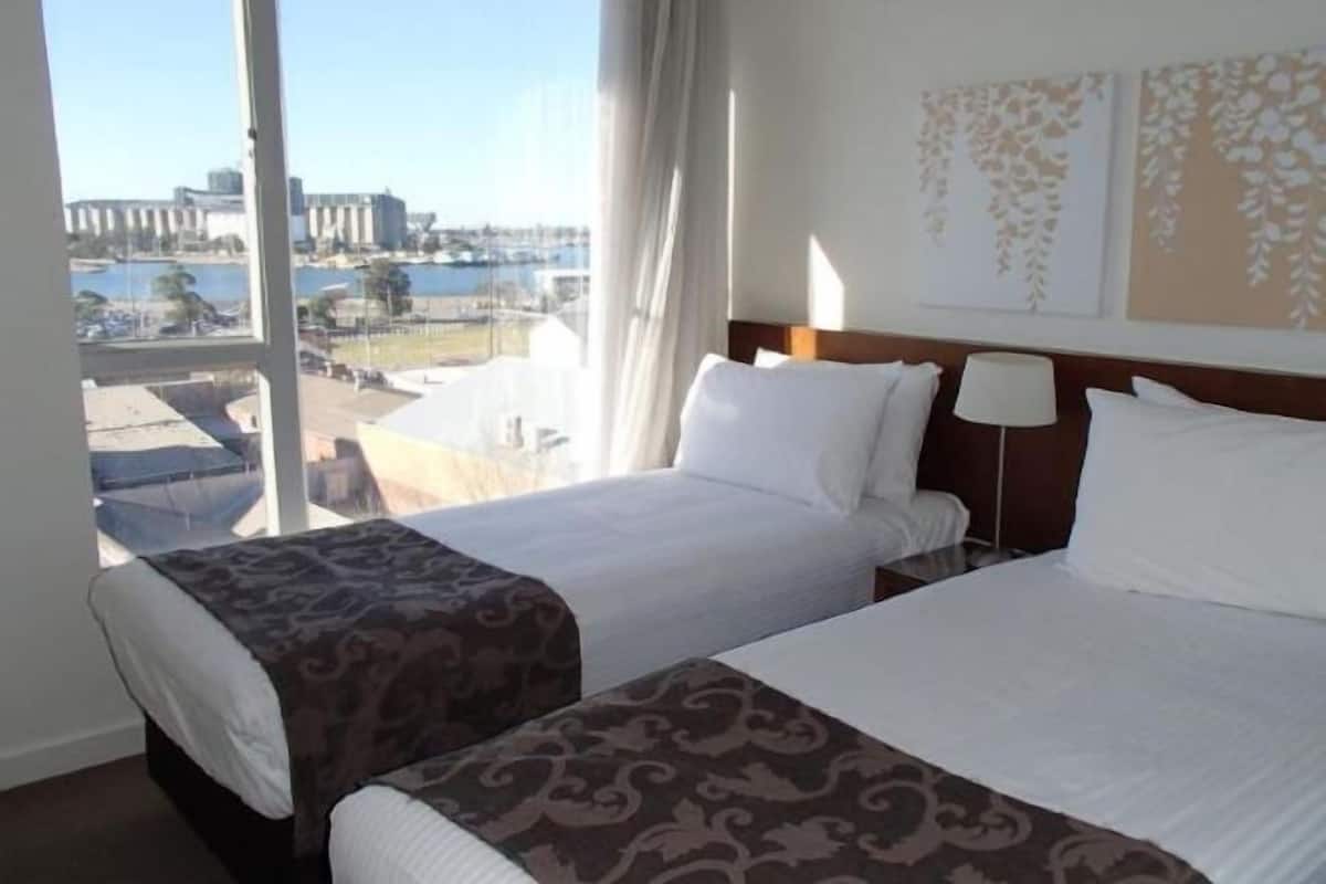 1 bedroom, premium bedding, desk, blackout curtains