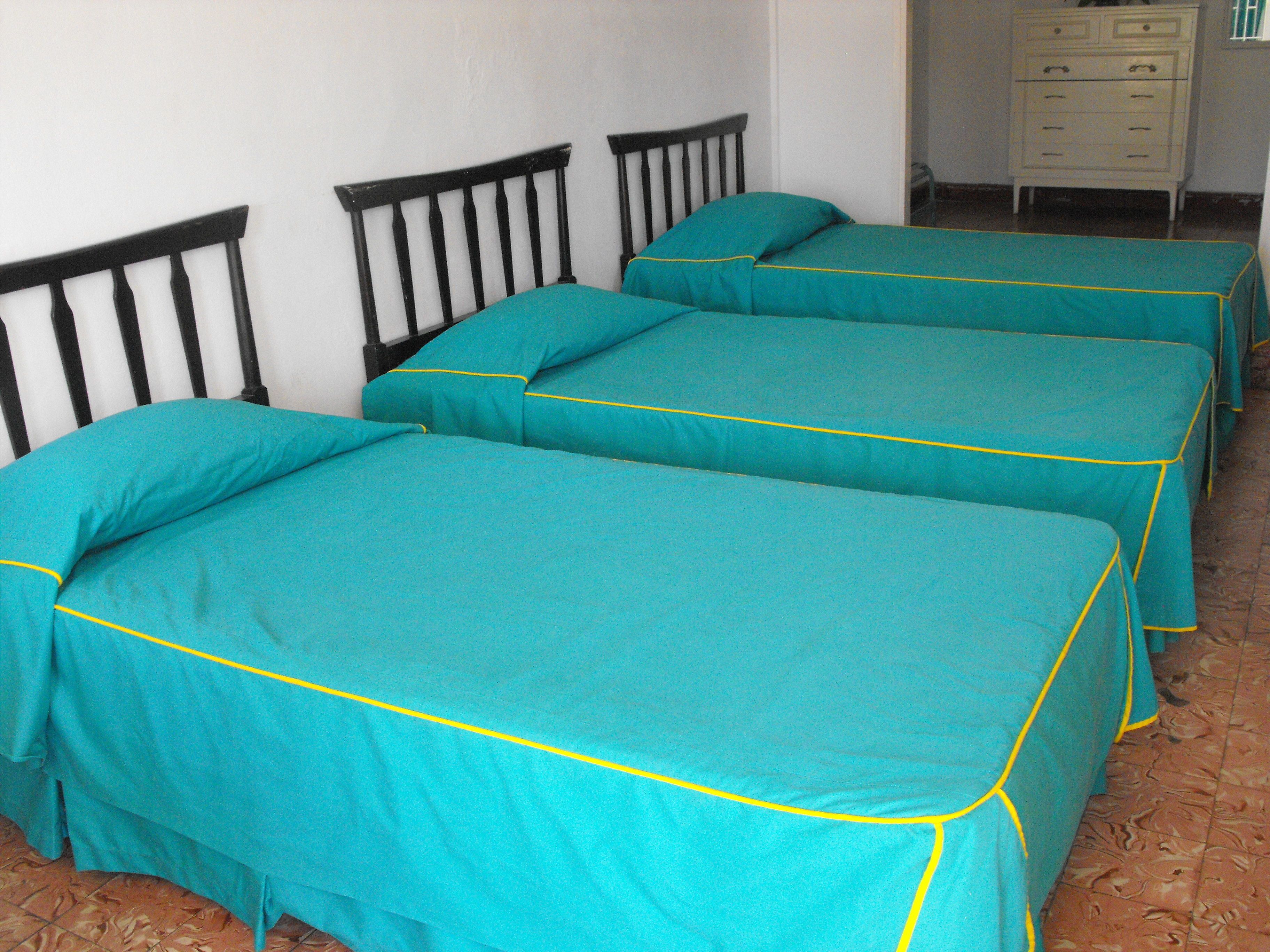 quadruple room | free wifi, bed sheets