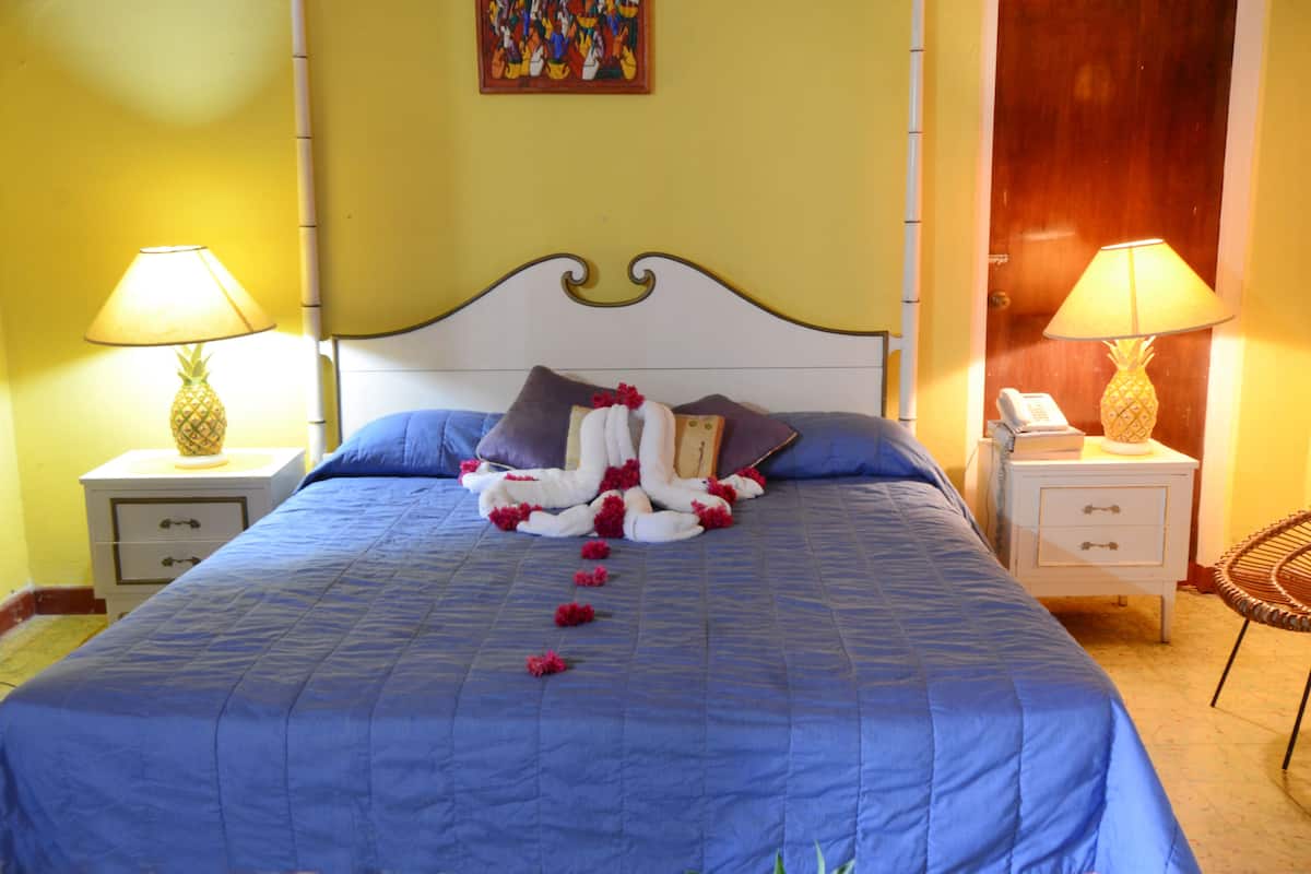 room, 1 king bed | free wifi, bed sheets