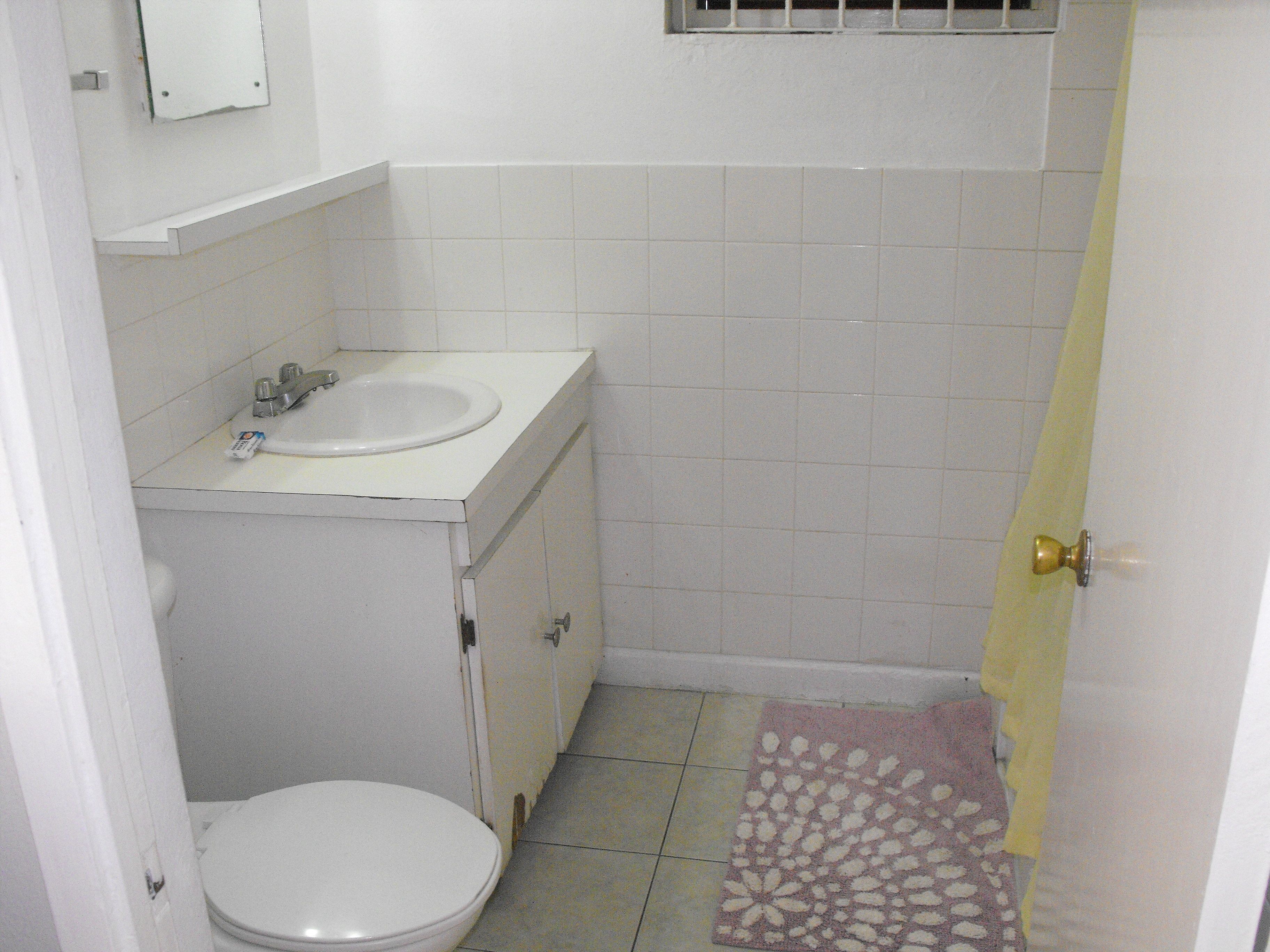 quadruple room | bathroom sink