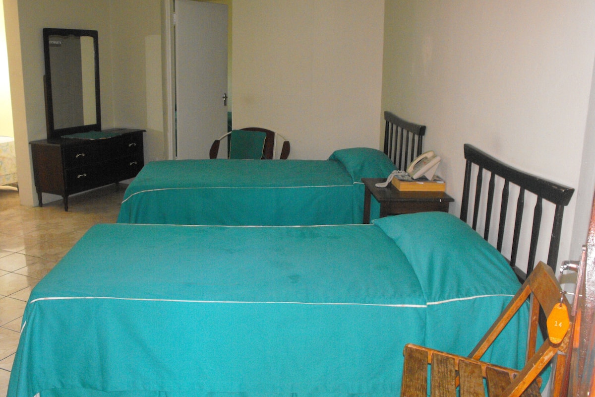 quadruple room | free wifi, bed sheets