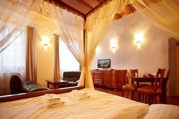 Studio Deluxe | Minibar, bureau, lit de bébé (gratuit), lit d’appoint (supplément)