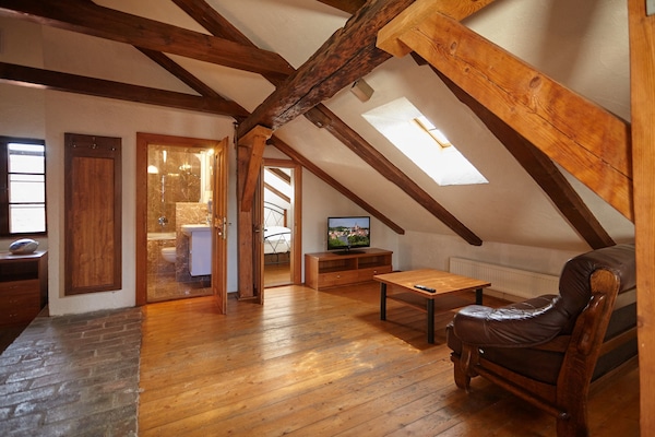 apartman (Attic) | Nappalirész | LCD-tévé