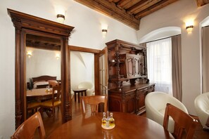 Appartement (Historical) | Aire de séjour | Téléviseur ACL