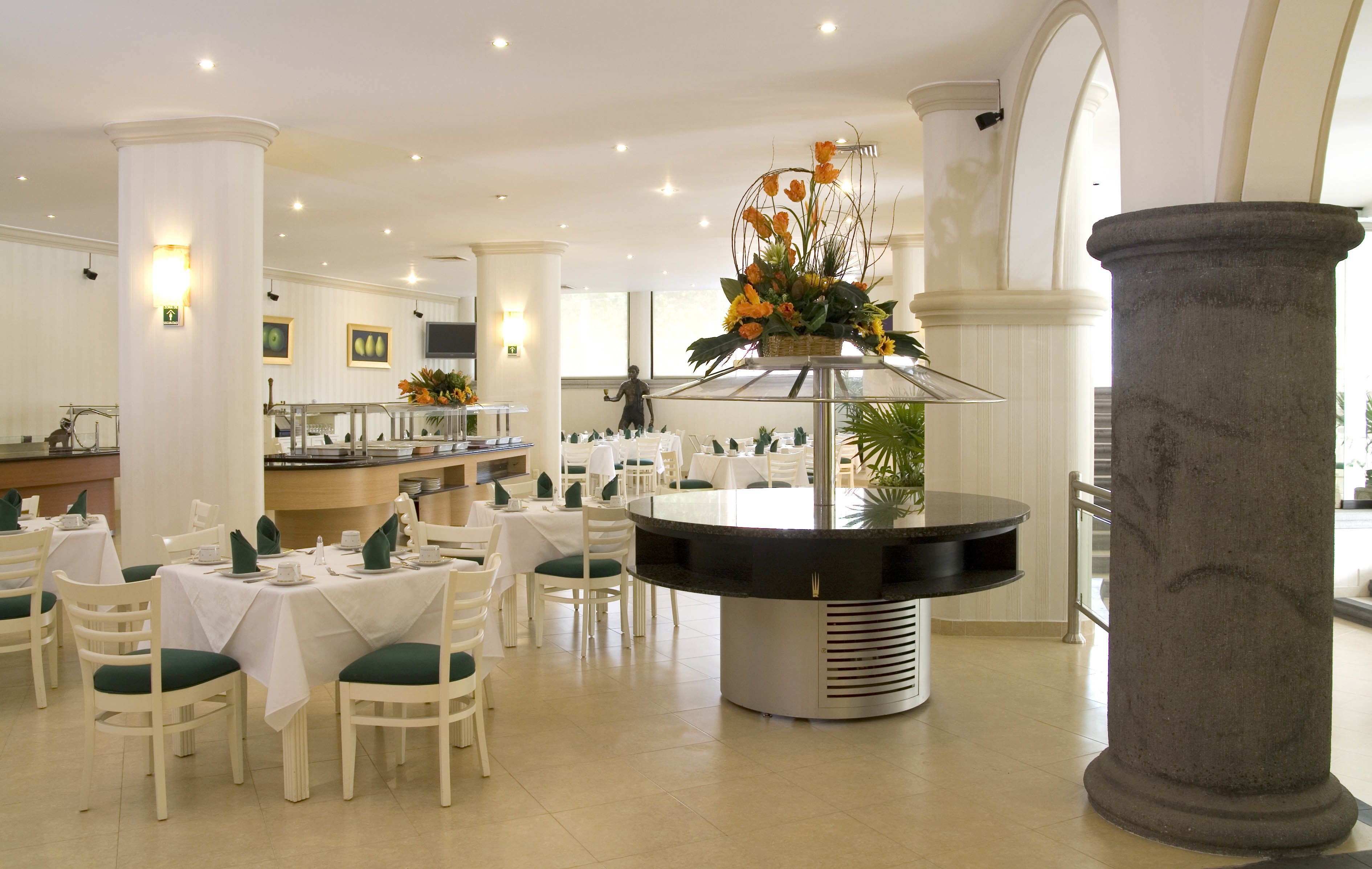 Aperto a colazione, pranzo e cena, cucina regionale 