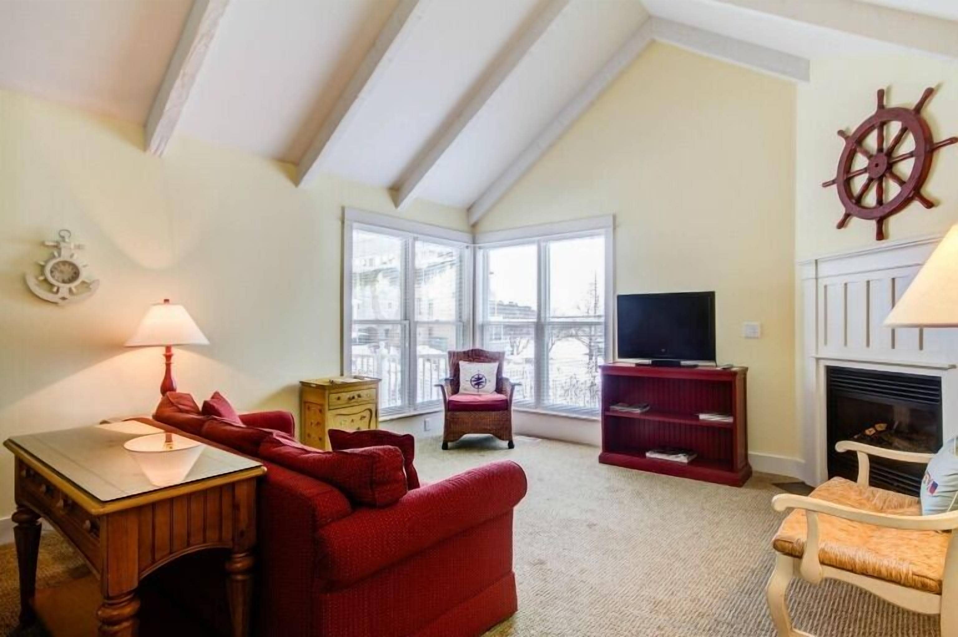 Executive Suite | Living room | 32-inch LCD TV with cable channels, TV, fireplace