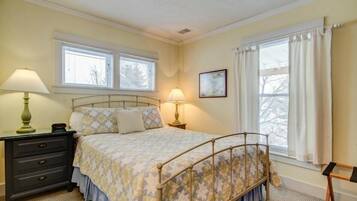 1 bedroom, individually decorated, individually furnished