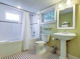 Suite | Baño | Ducha y bañera combinadas y bañera de hidromasaje