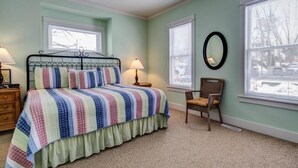 Executive Suite - Captain's Cottage Suites (Grand Haven)