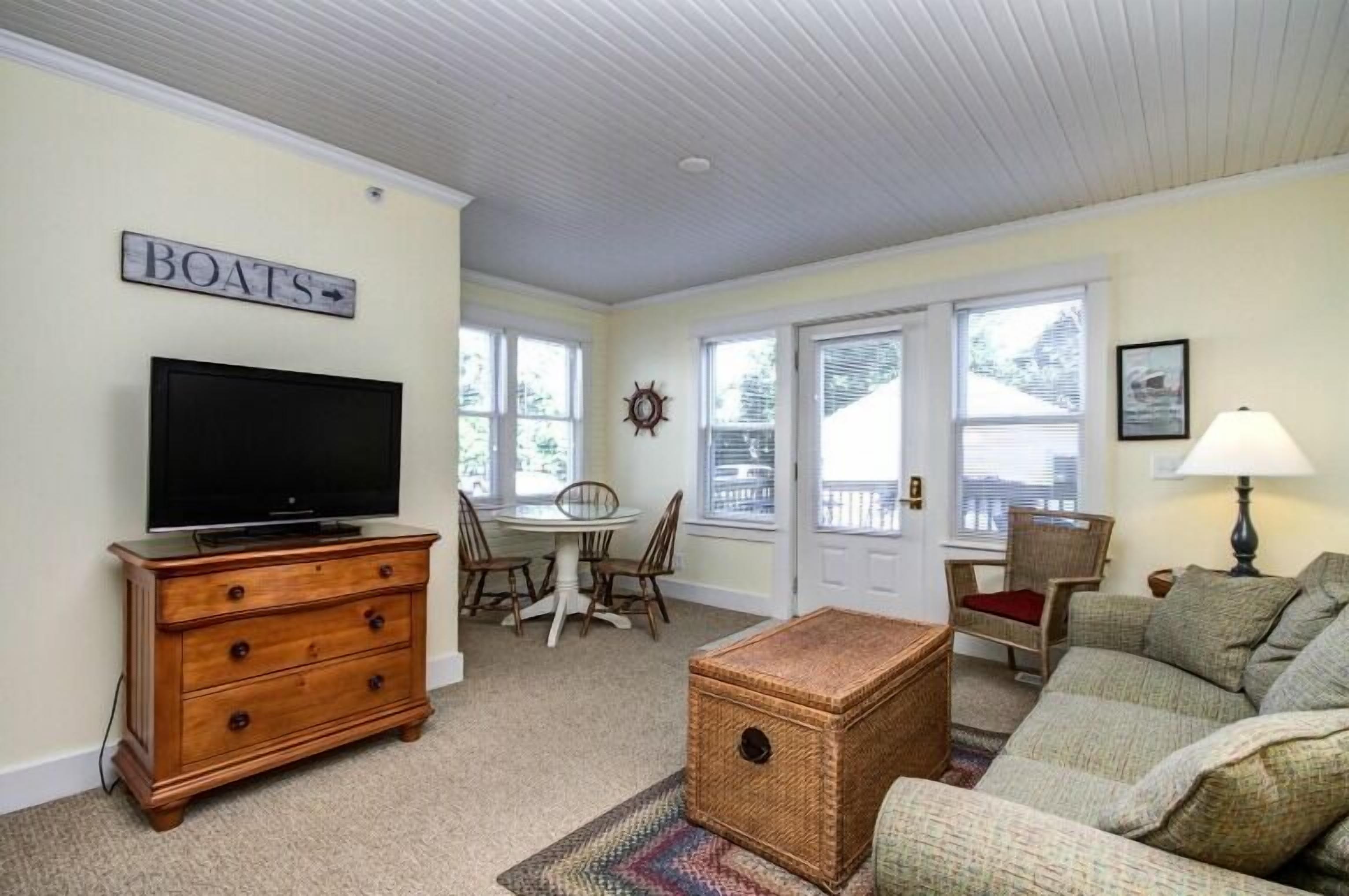 Suite | Living room | 32-inch LCD TV with cable channels, TV, fireplace