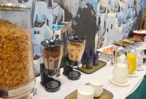 อาหารเช้าแบบบุฟเฟ่ต์ทุกวัน (KRW 8000 ต่อคน)