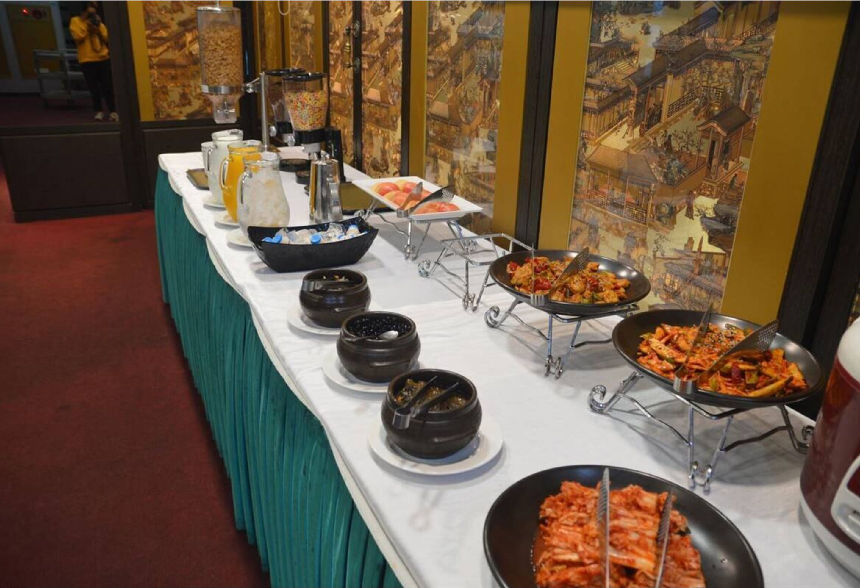 daily buffet breakfast (krw 8000 per person)