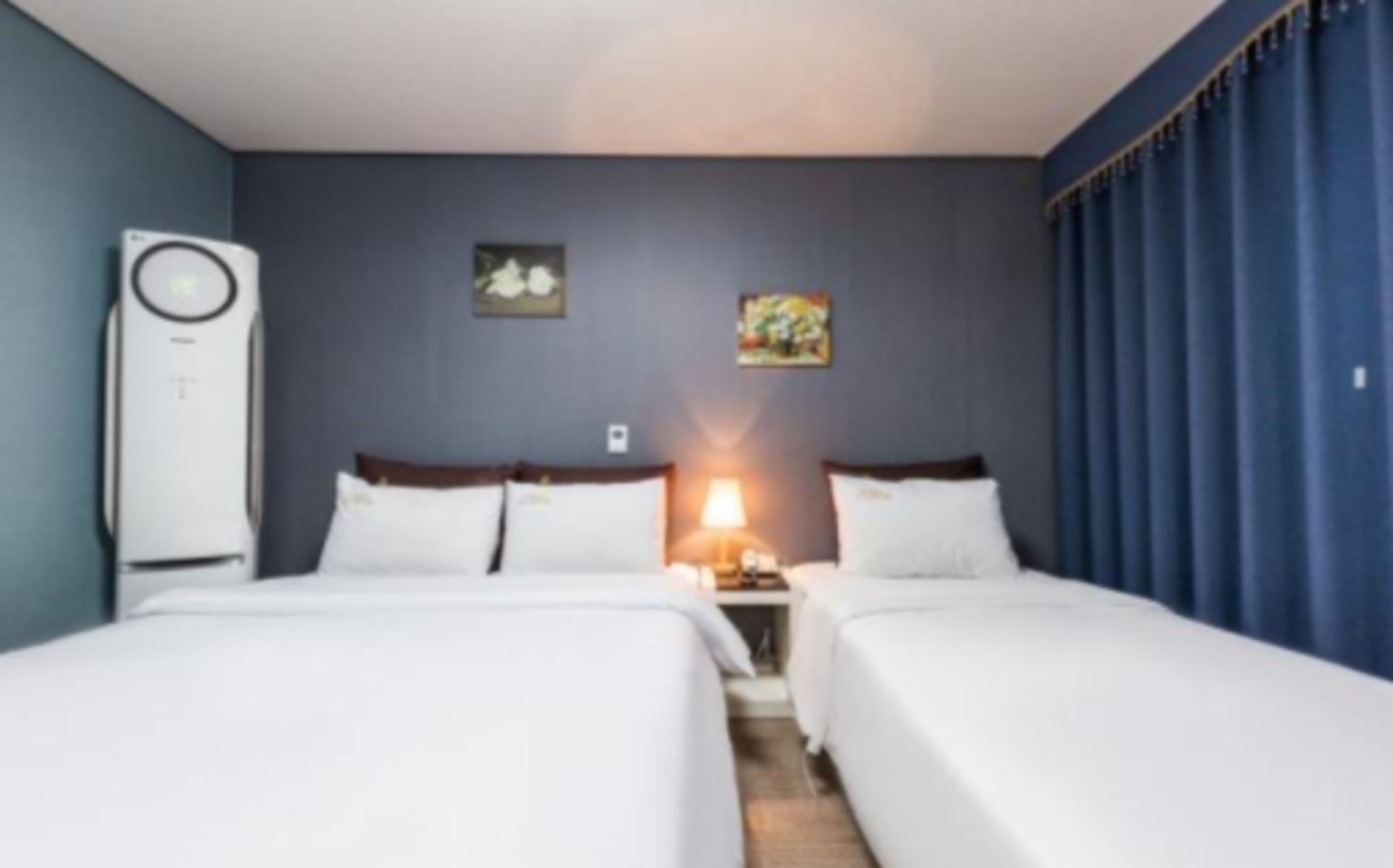 deluxe suite (room only) | 1 bedroom, blackout curtains, iron/ironing board, free wifi