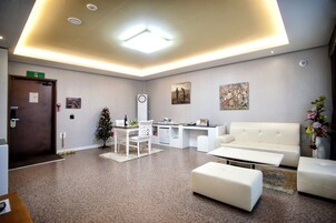 Blackout drapes, iron/ironing board, free WiFi, bed sheets