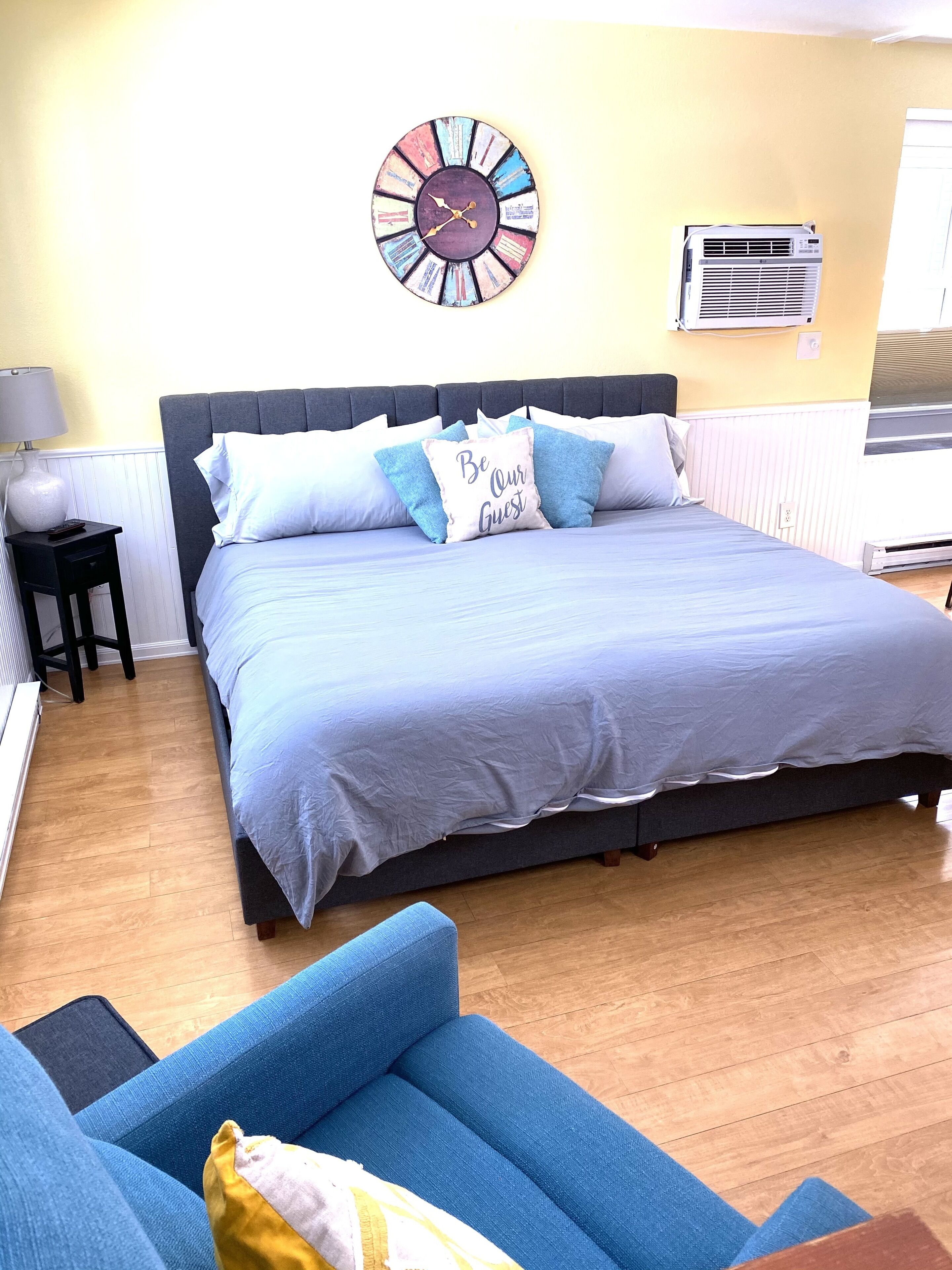 1 bedroom, Egyptian cotton sheets, premium bedding