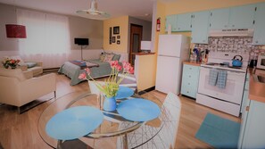 Romantische Studiosuite, 1 Queen-Bett, Balkon, Gartenblick