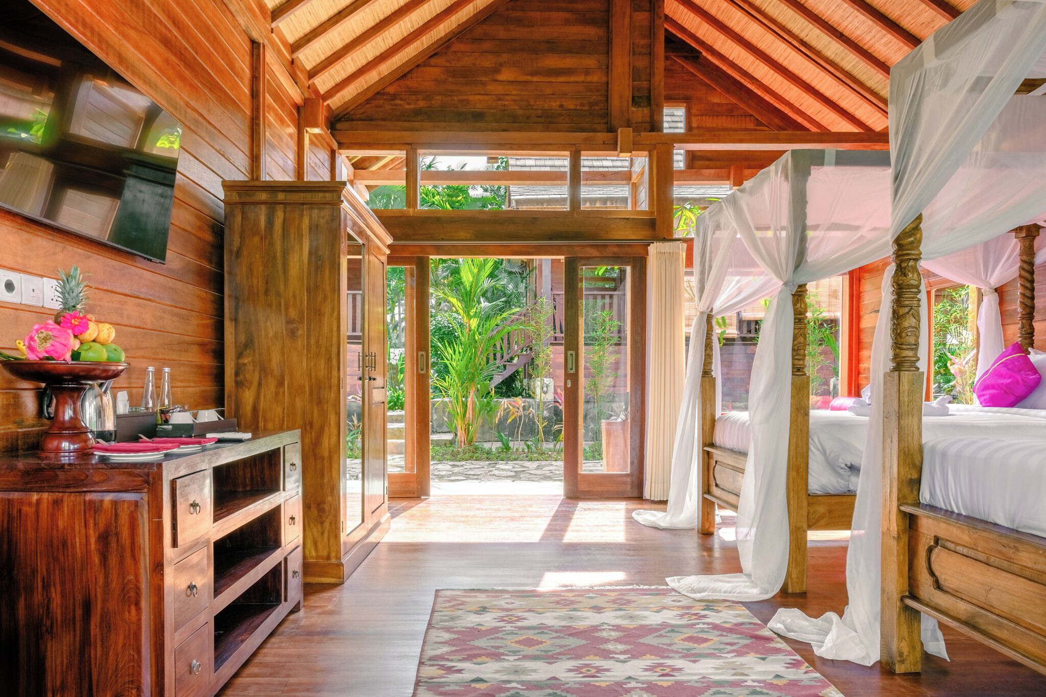 标准套房 | 高档床上用品、迷你吧、客房内保险箱、办公桌