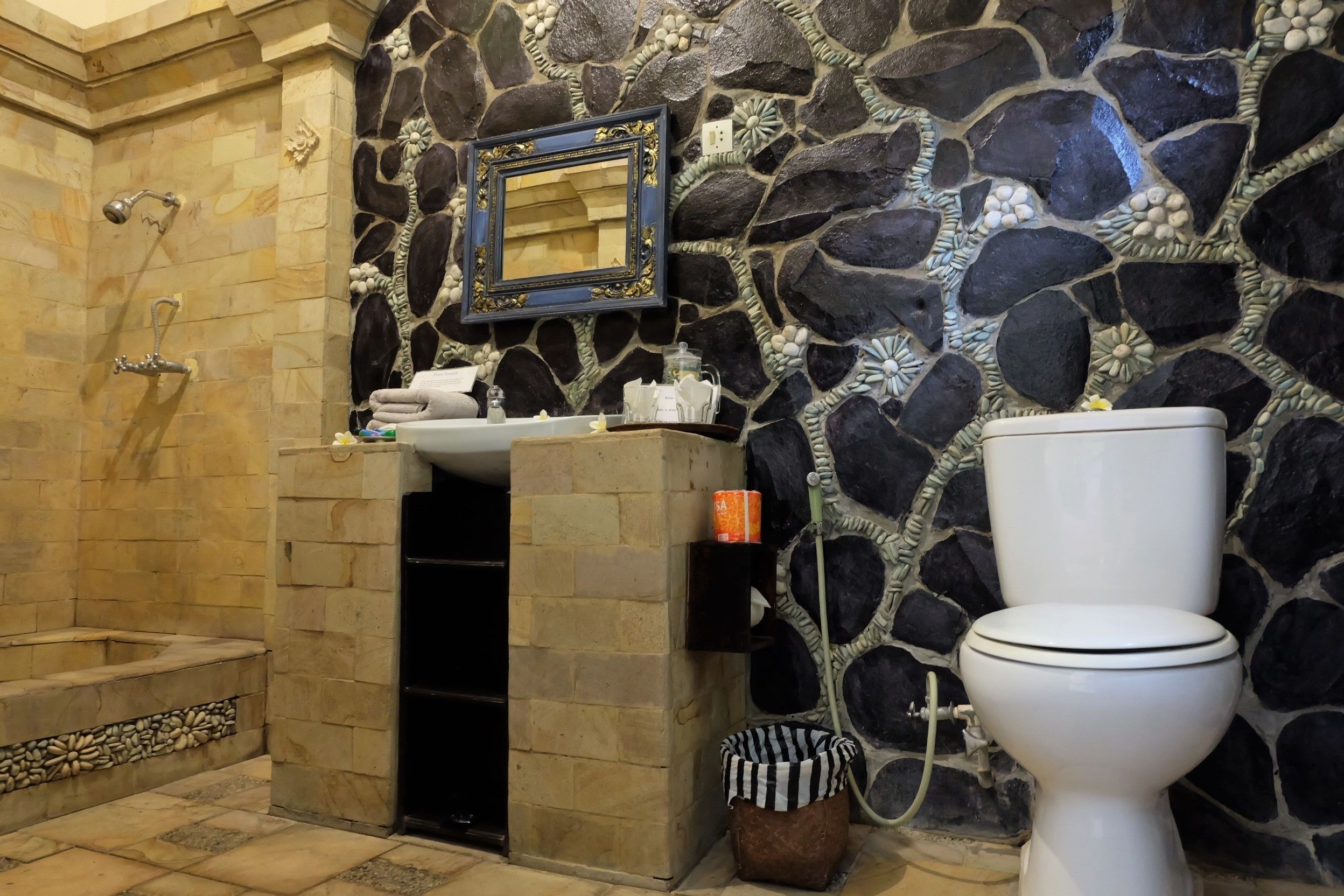 superior room, 1 double bed, garden view | bathroom | hair dryer, towels