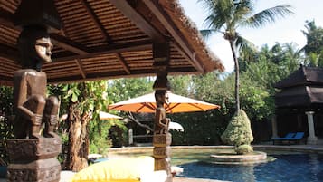 2 kolam renang outdoor