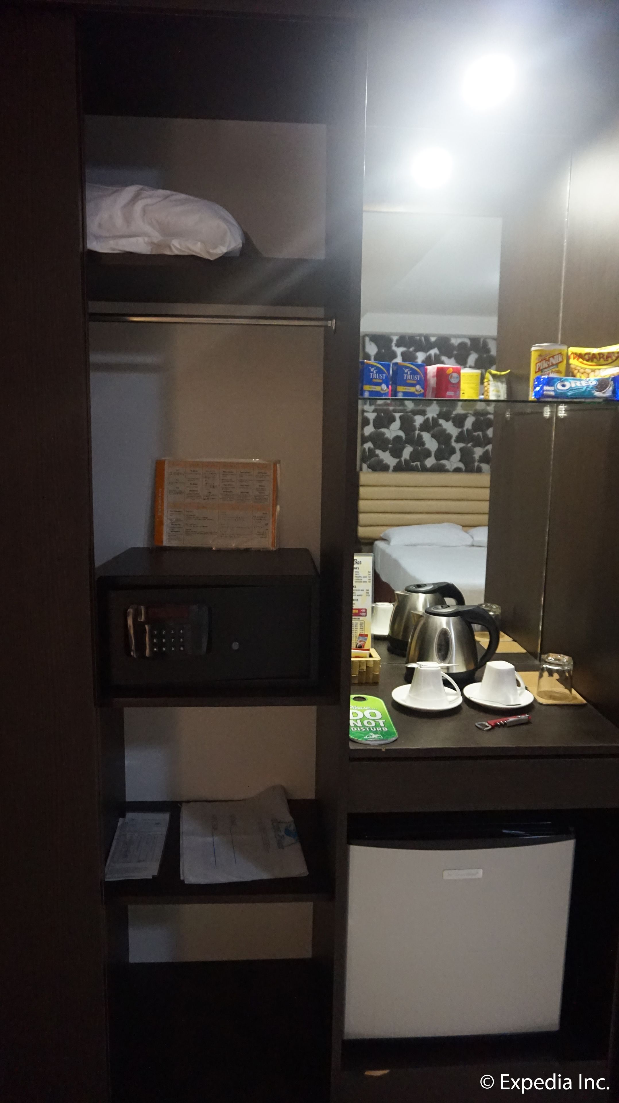 standard room | room amenity