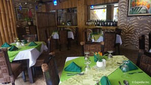 Breakfast, lunch, dinner served; international cuisine - Score Birds Hotel (Angeles City)