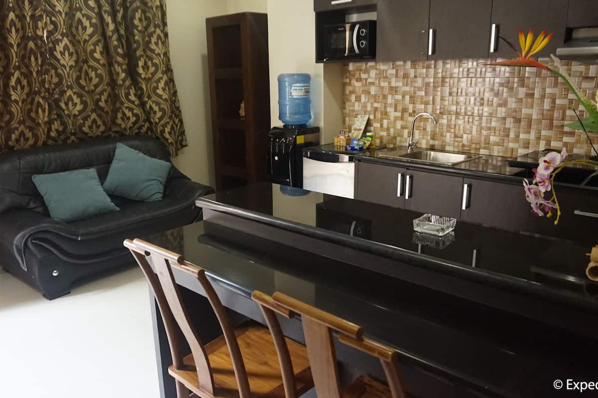 suite | living area | led tv