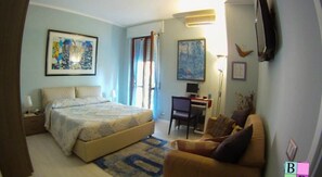 Bureau, lits bébé (gratuits), Wi-Fi gratuit, draps fournis