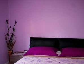 Classic Double Room | Desk, free cots/infant beds, free WiFi, bed sheets - BB Desenzano (Desenzano del Garda)