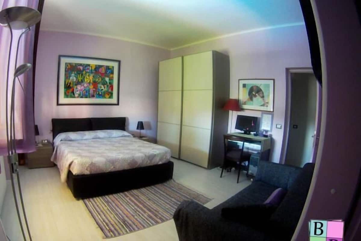Chambre Double Classique | Bureau, lits bébé (gratuits), Wi-Fi gratuit, draps fournis