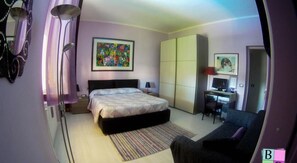 经典双人房 | 办公桌、免费婴儿床、免费 WiFi、床单