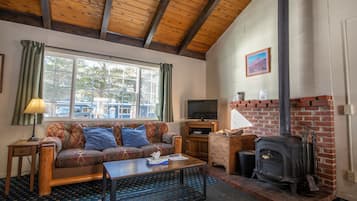 Classic Cabin | Living area