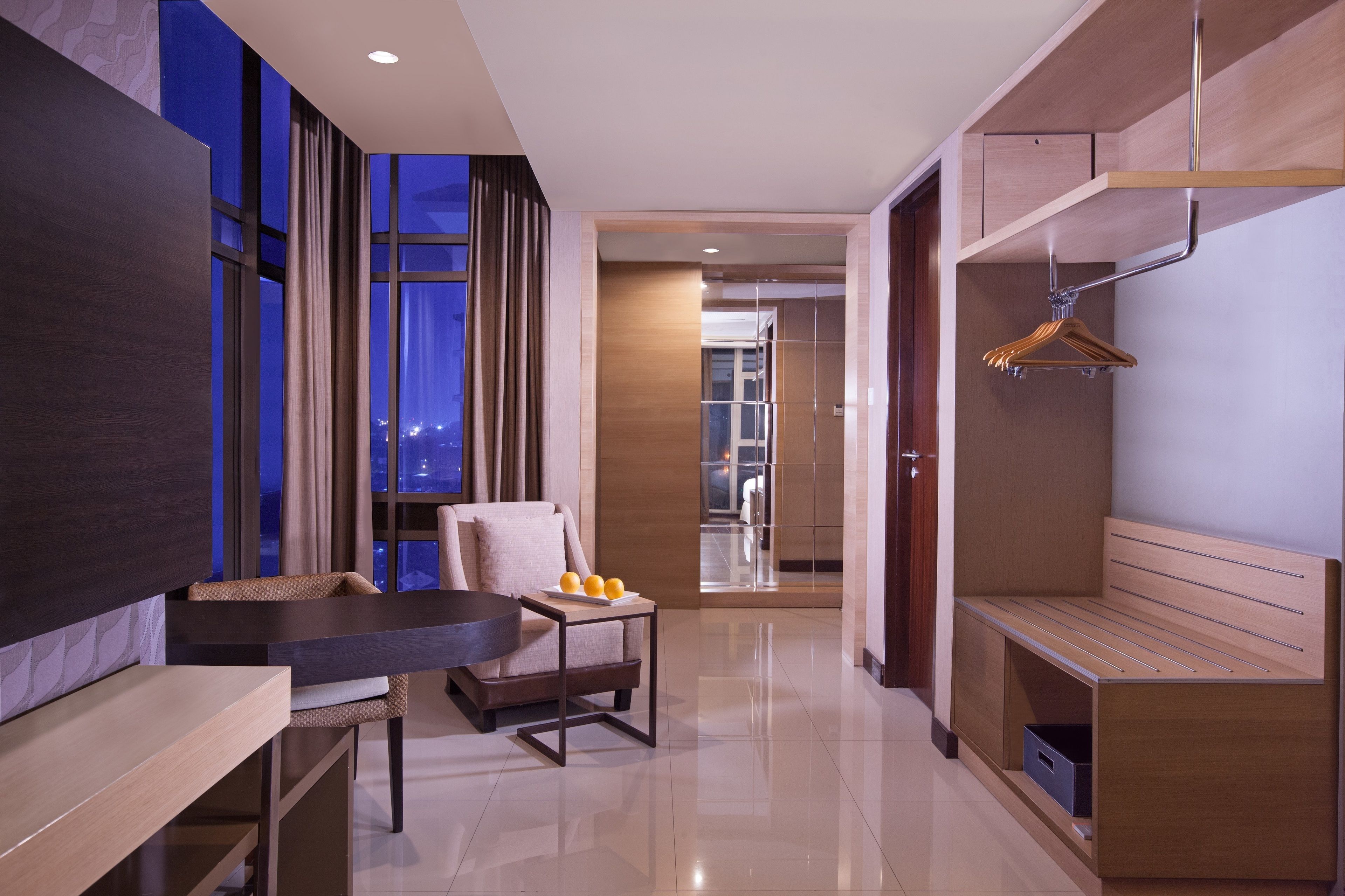 Junior Room | Living area | 40-inch LCD TV with cable channels, TV