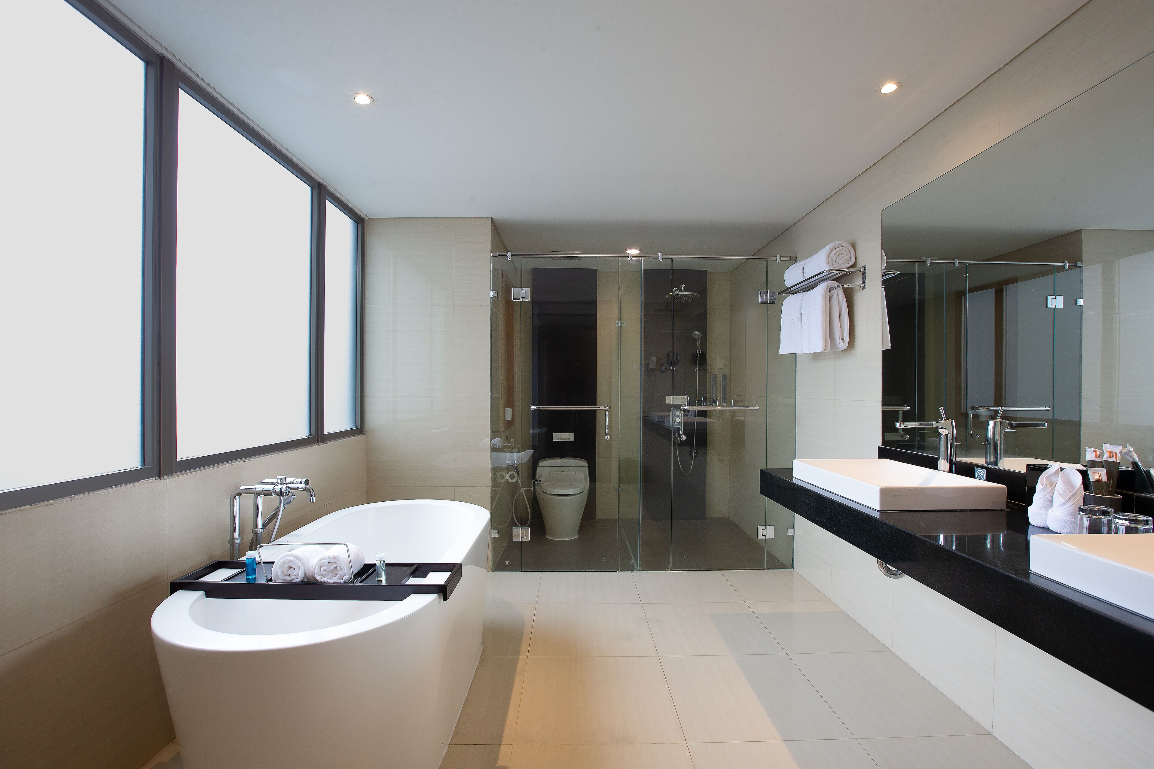 harper suite | bathroom | free toiletries, hair dryer, slippers, towels