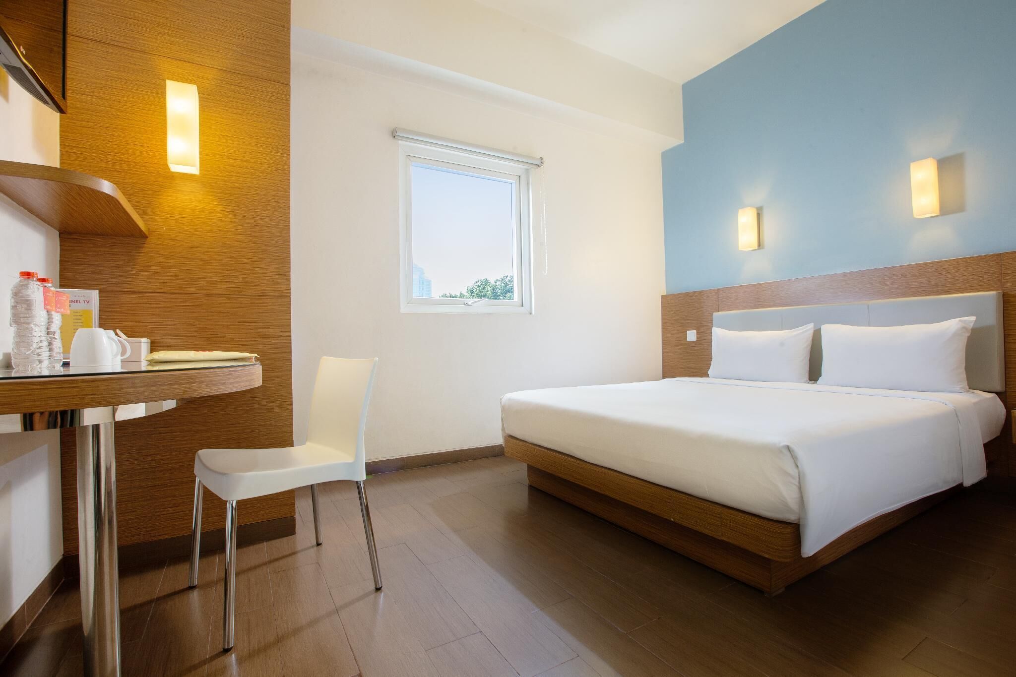 In-room safe, desk, free WiFi, bed sheets