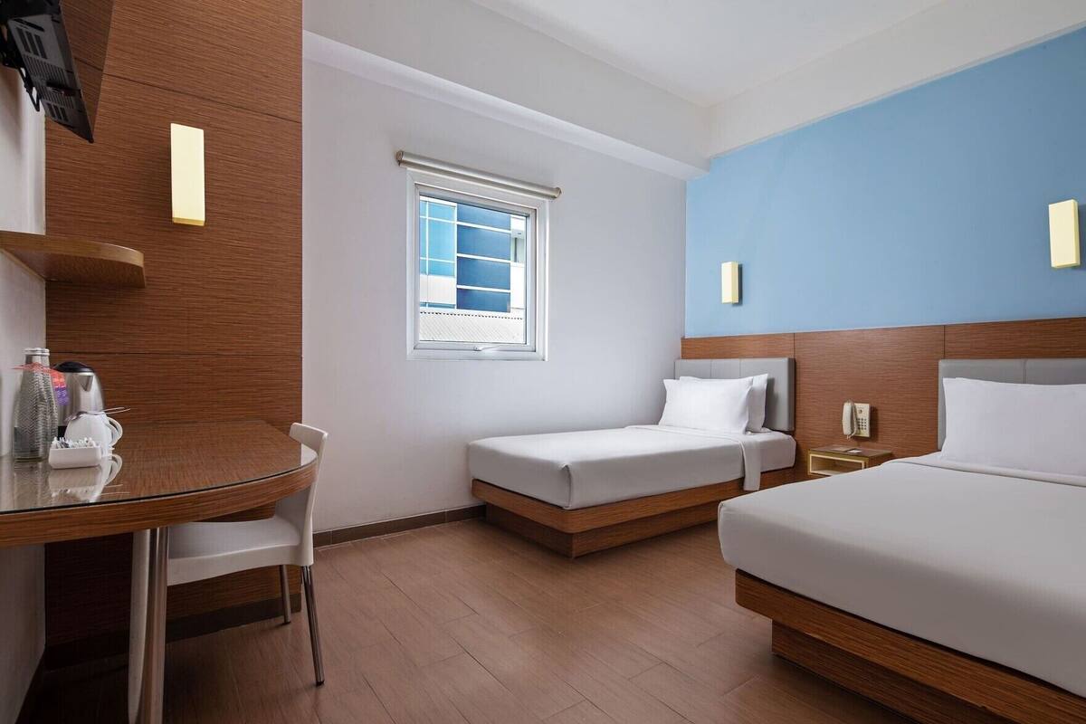 In-room safe, desk, WiFi (free), bed sheets