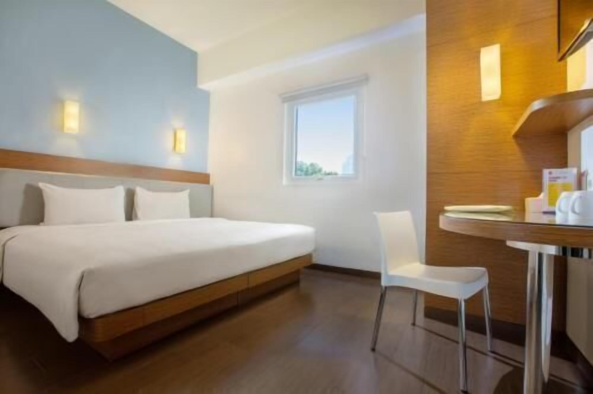 In-room safe, desk, free WiFi, bed sheets