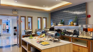 Breakfast, lunch and dinner served - Ratana Hotel Rassada (Ratsada)