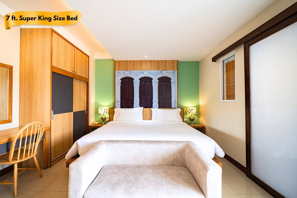 Superior Double Room | In-room safe, desk, laptop workspace, WiFi (free)