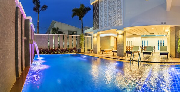 Outdoor pool - Ratana Hotel Rassada (Ratsada)