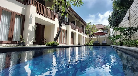 Outdoor pool, sun loungers