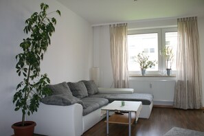 Apartment, 1 Bedroom | Individually decorated, individually furnished, iron/ironing board - BS Business Travelling (Hannover)