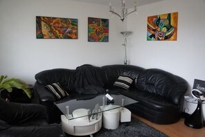 32-inch flat-screen TV with cable channels, TV