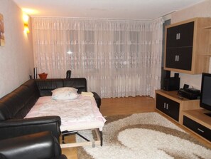 32-inch flat-screen TV with cable channels, TV