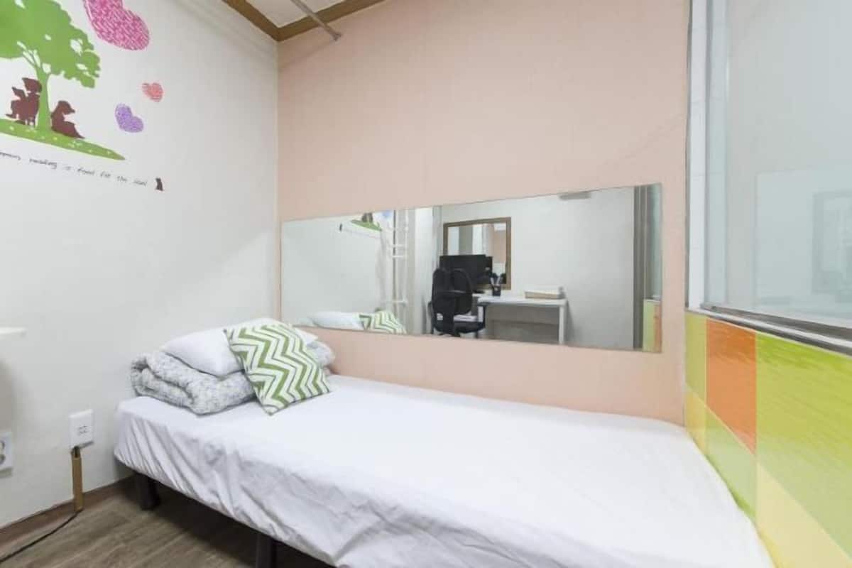 Minibar, desk, soundproofing, free WiFi